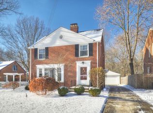 4658 W Park Dr, Fairview Park, OH 44126