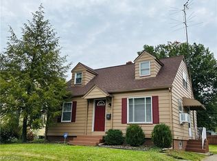 901 Oak Knoll Ave SE, Warren, OH