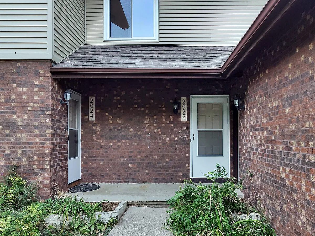 Building Photo - 2022 Adderbury Ln