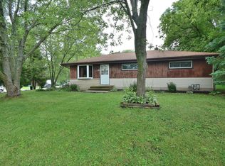 7132 W Squire Ave, Greenfield, WI 53220