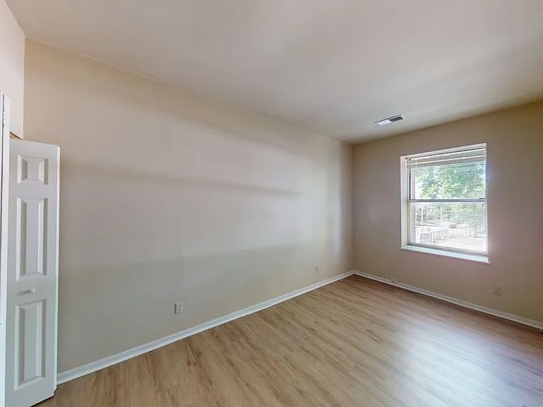 3861 McRee Ave — Photo 40