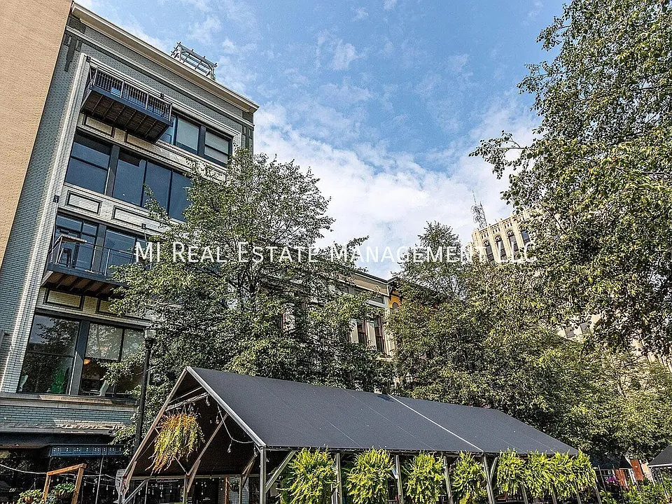 49 Monroe Center St NW #8
