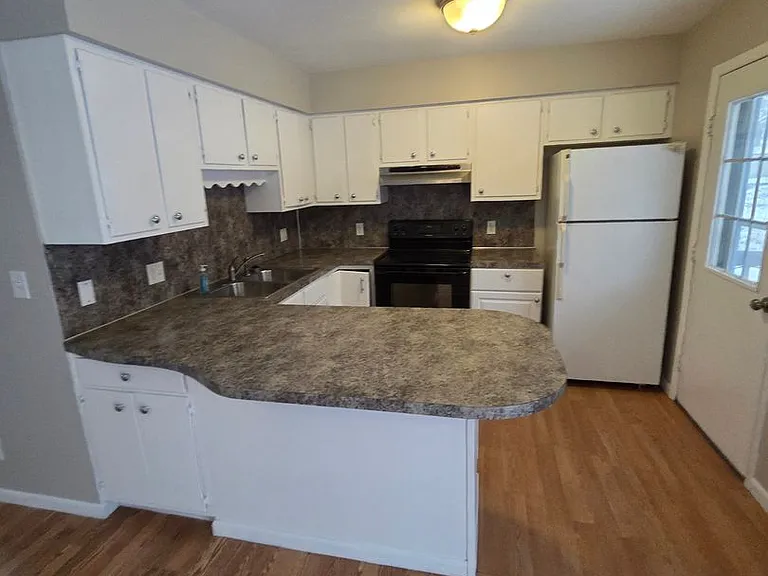 18206 Swiss Dr — Photo 3