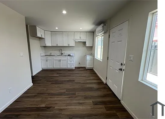 2 bed, 520 sqft, $2,600 — Photo 3
