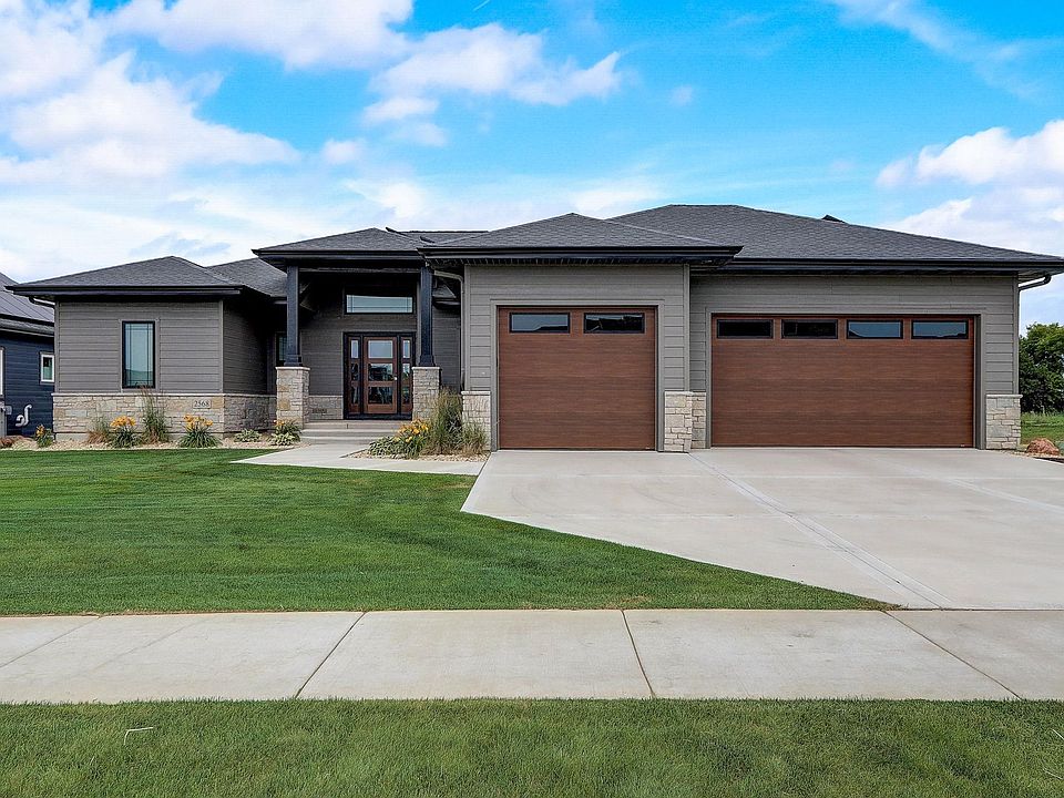 1st image of 2568 Notre Dame Dr