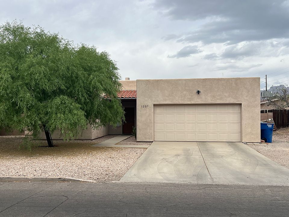 1st image of 1227 E Blacklidge Dr
