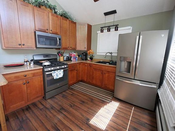 5th image of 18181 Valerie Dr