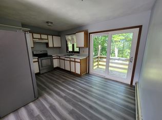 28 Riverdale Ave APT B, West Warwick, RI 02893