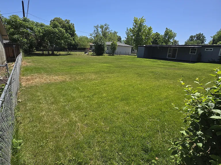 1912 W Tendoy Dr — Photo 3