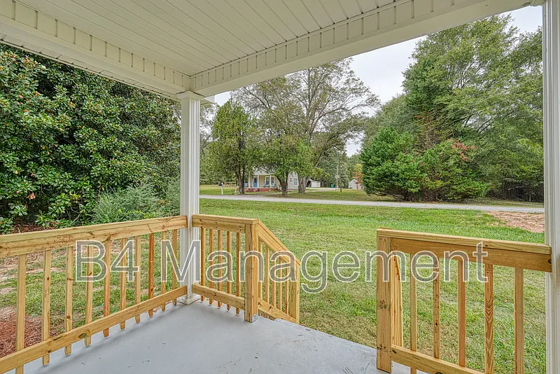 3 bed, 1.5 bath, $1,500 — Photo 4