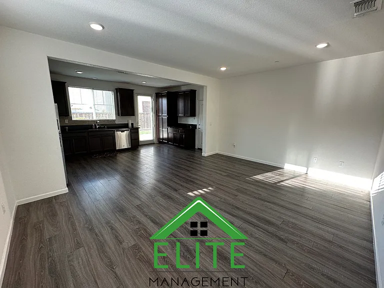 2551 Chuck Yeager Cir — Photo 5