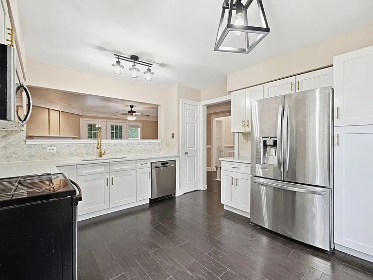 28 Cherry Laurel Dr — Photo 4