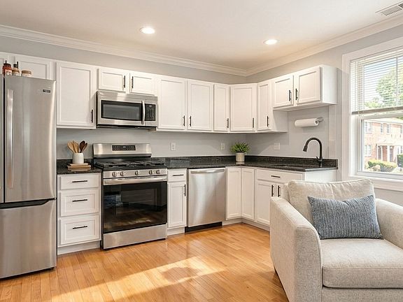 2nd image of 40 Hancock St APT 10