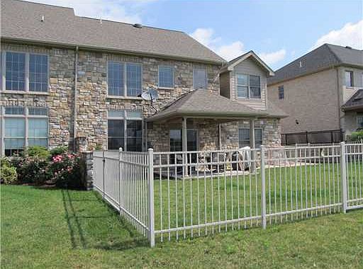 2nd image of 1047 Blackthorne Dr