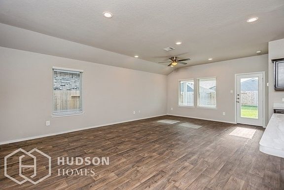 3rd image of 21320 Pine Ln