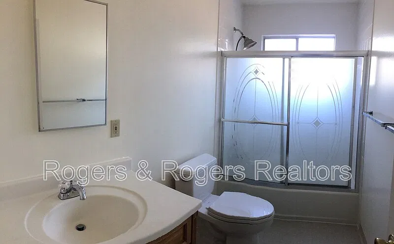 2 bed, 1.0 bath, 910 sqft, $2,750 — Photo 2