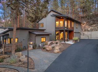 61552 Oakwood Pl #1 & 2, Bend, OR 97702