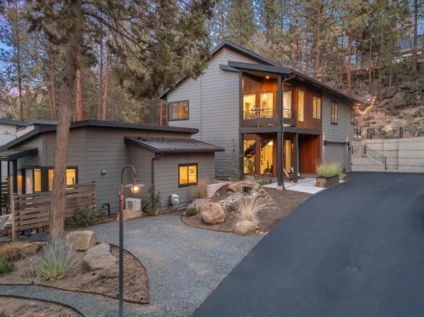 61552 Oakwood Pl #1 & 2, Bend, OR 97702
