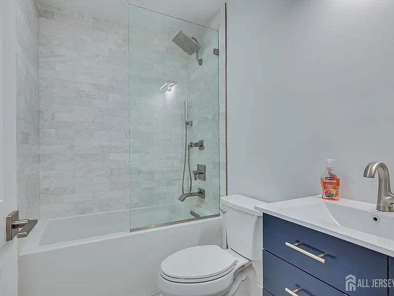 145 Center St — Photo 46