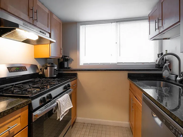 2 Hingham St #8B — Photo 7