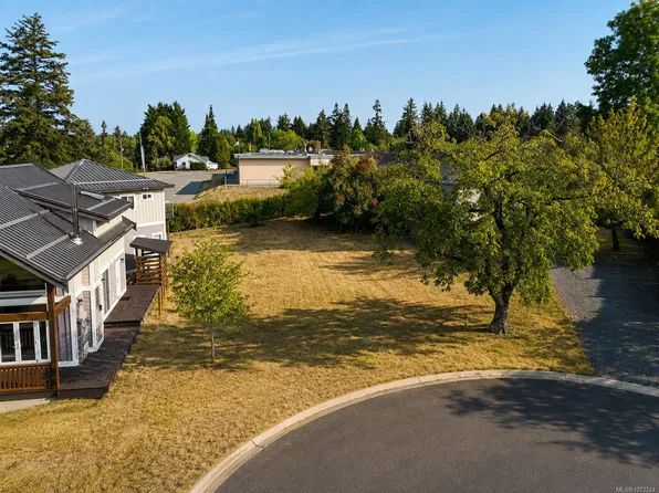 392 Urbains Pl, Nanaimo, BC V9R 0E1