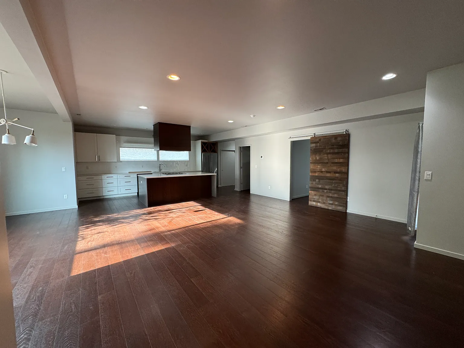 5 bed, 2.5 bath, 2480 sqft, $4,250 — Photo 2