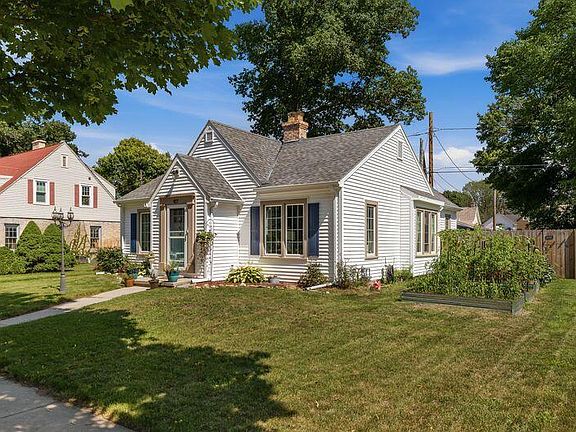 3rd image of 827 N 12th STREET