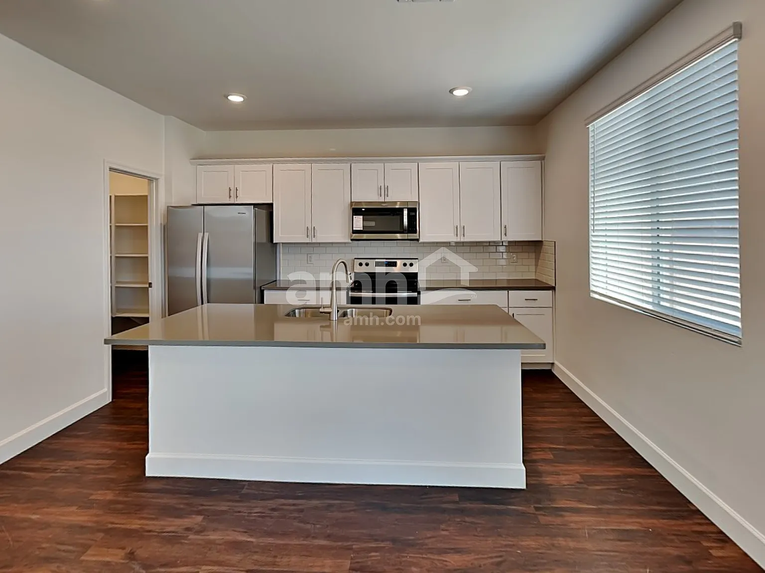 4 bed, 2.5 bath, 2240 sqft, $2,145 — Photo 3