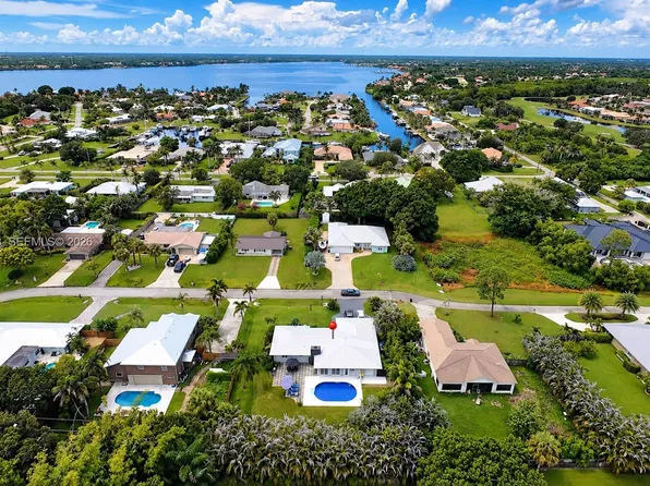 2497 NW South Manor Ave, Stuart, FL 34994