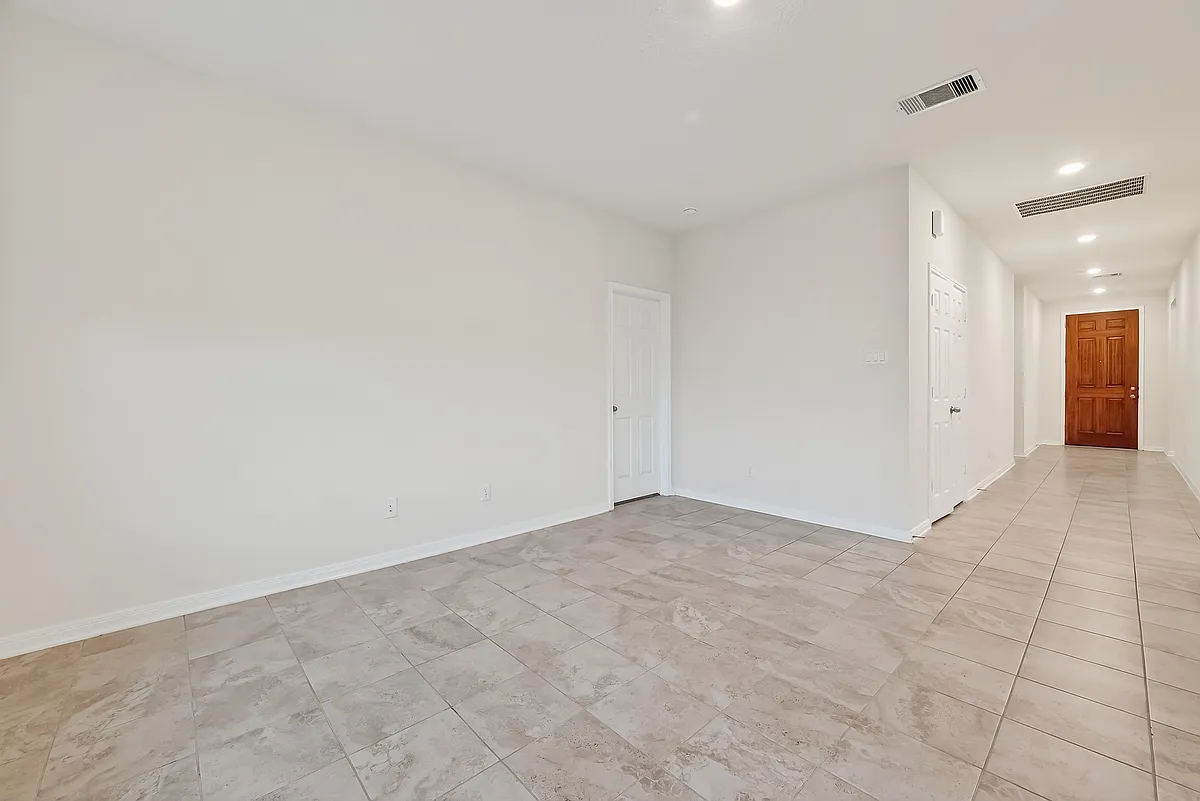 Building Photo - 5907 Osprey Dr