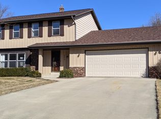 4570 S Regal Dr, New Berlin, WI 53151