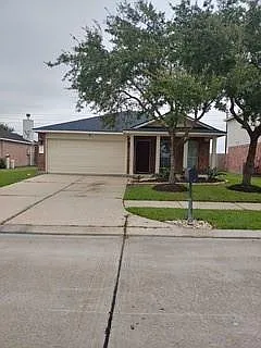 3 bed, 2.0 bath, 1619 sqft, $2,200 — Photo 2