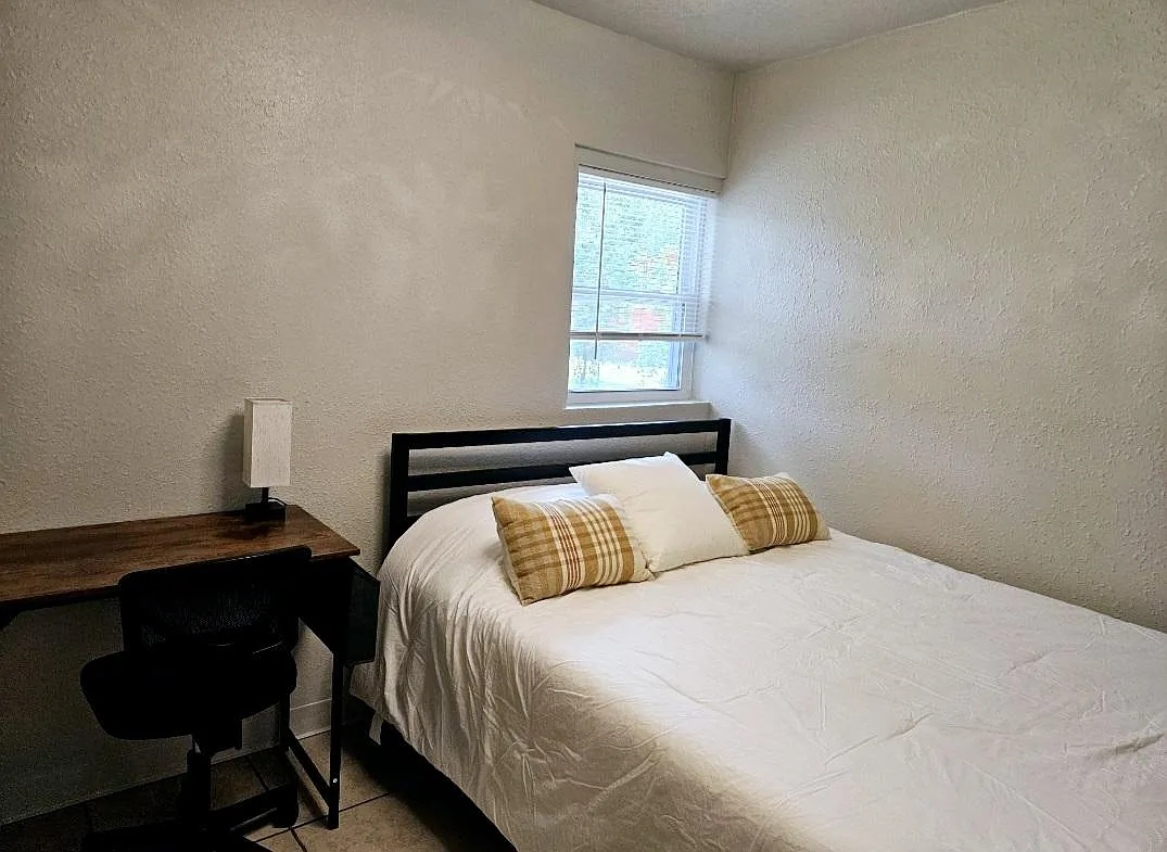 4 bed, 2.0 bath, 1232 sqft, $776 — Photo 3