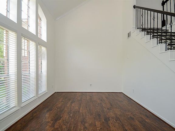 3rd image of 6323 Drake Elm Dr
