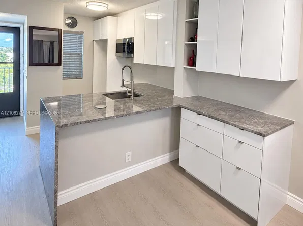 2226 N Cypress Bend Dr APT 409, Pompano Beach, FL 33069