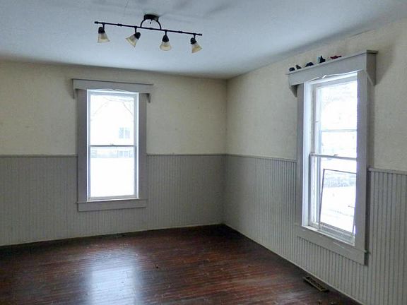 4th image of 311 Orchard St