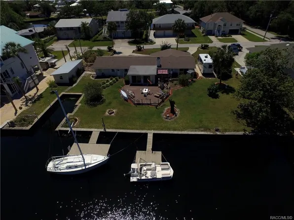 2111 NW 16th St, Crystal River, FL 34428