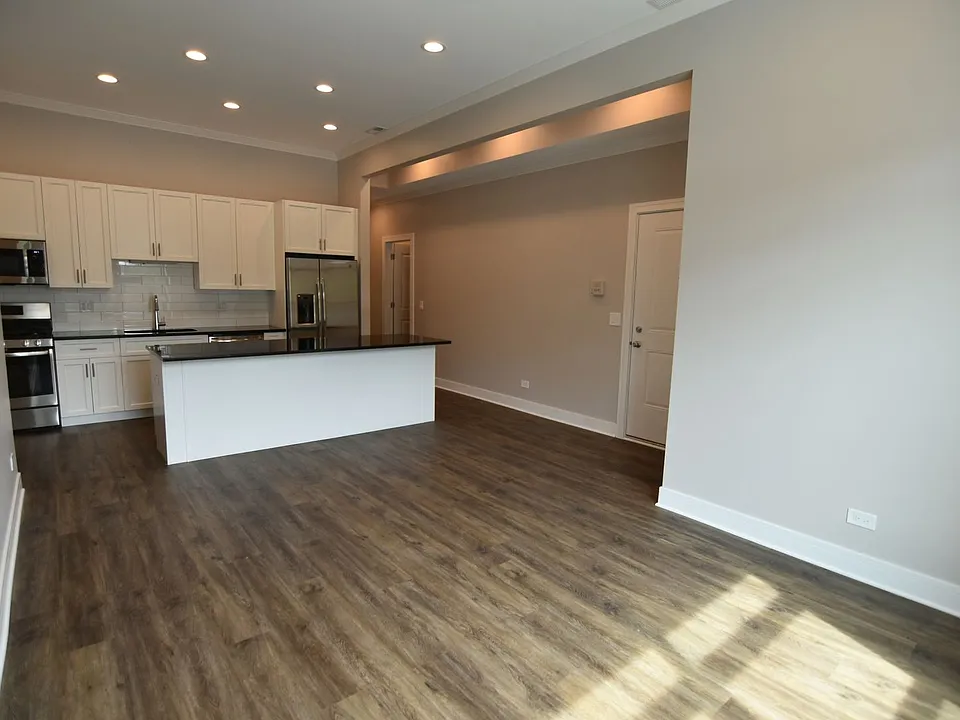 3220 N Halsted St #1