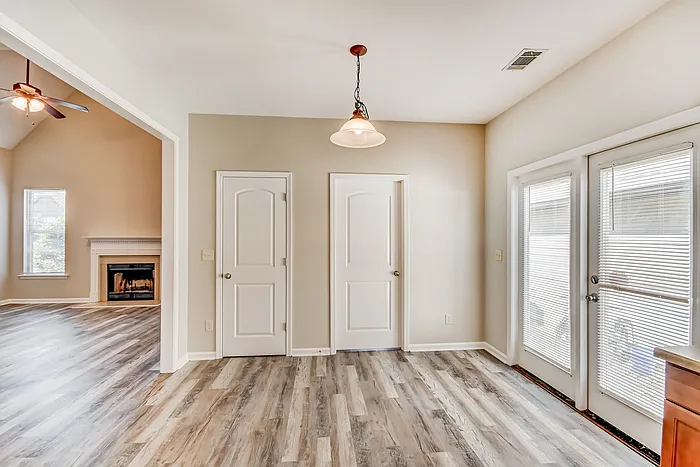 1218 Savannah Ln — Photo 3