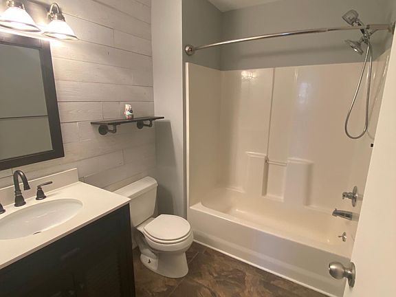 4th image of 23368 Finch Ave #B