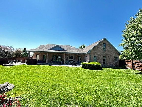 5th image of 1092 Redbud St