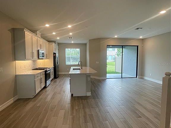 3rd image of 4596 Almada Ln