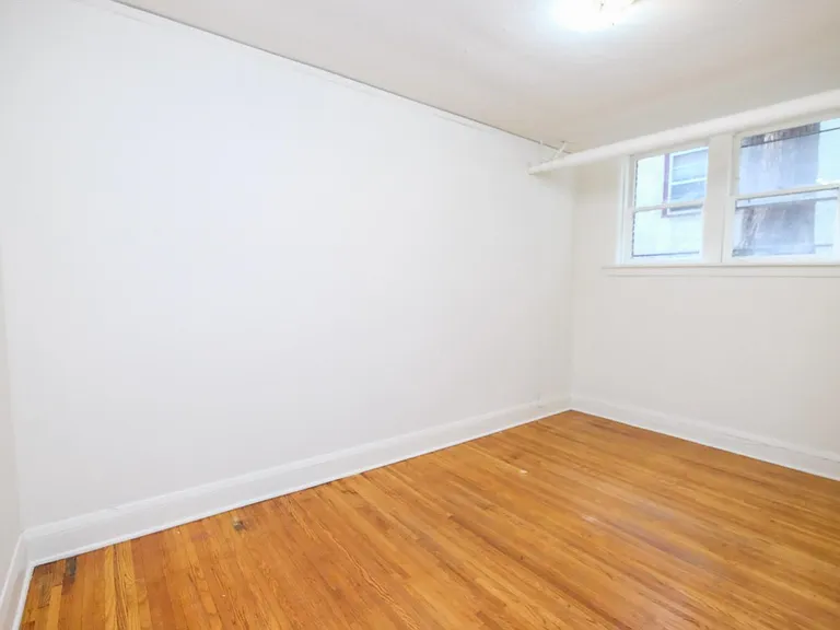 Pleasant Avenue Apartments — Photo 8