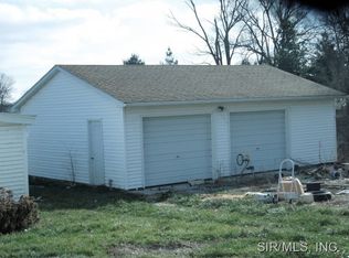 833 Monroe St, Witt, IL 62094