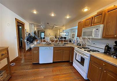 3rd image of 102 E Yellowstone Ave #B