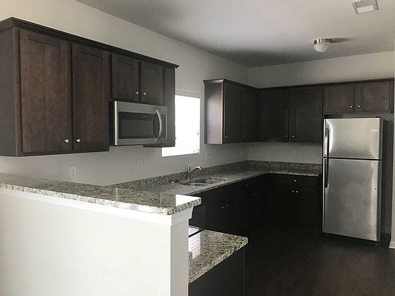 3rd image of 271 Village Creek Way