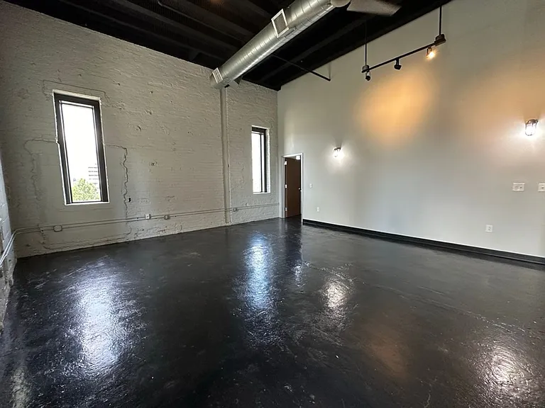 520 Seneca St — Photo 9
