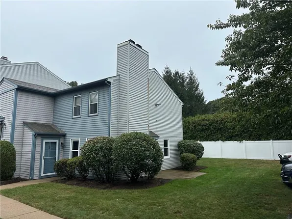 1 Willow Glen Cir APT 81, Warwick, RI 02889