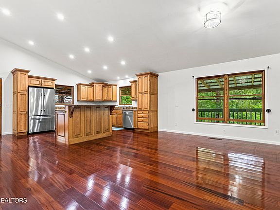 2nd image of 735 Pollard Rd