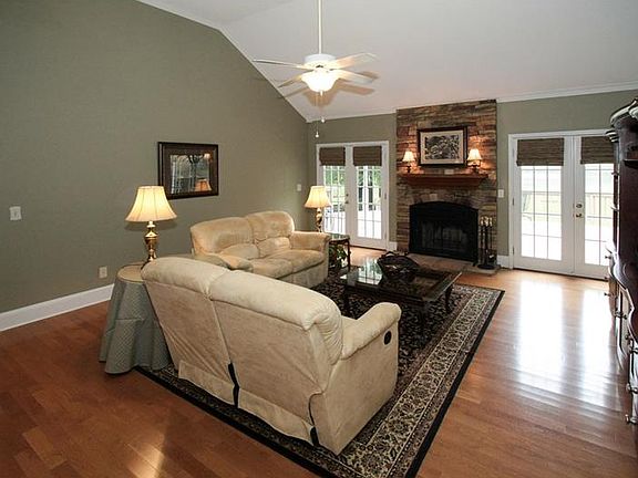 5th image of 80 Beech Valley Dr